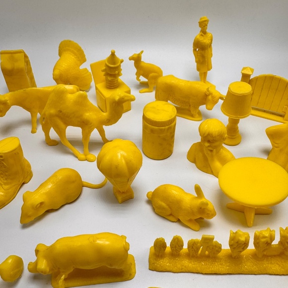 Houghton Mifflin Getting Ready To Read Toys Yellow Vintage Lot of 53 - Picture 3 of 15